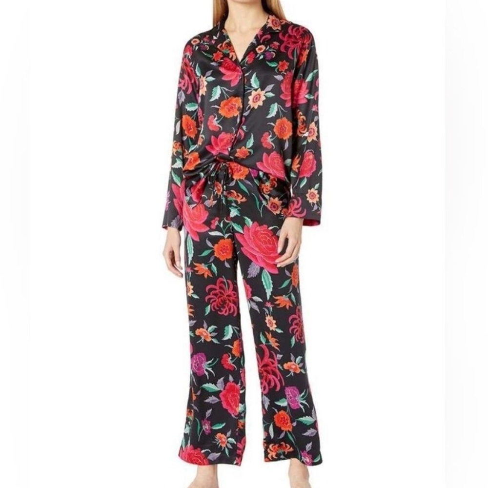 Like New Natori Women's Satin Essentials L/S PJ Set Black Floral Cozy Sold Out